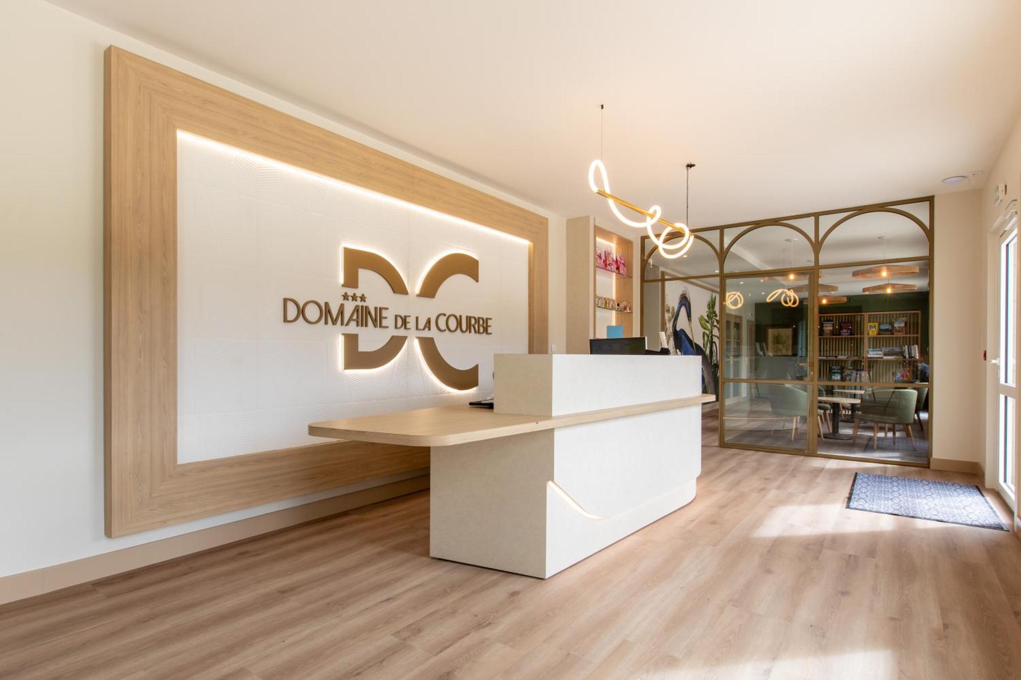 Domaine De La Courbe Hotel & Spa Le Lude Exterior foto